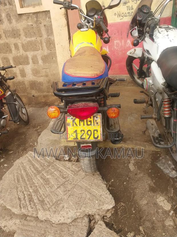Bajaj Boxer 125 2025 Yellow - thumbnail 3