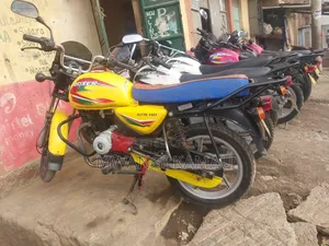 Bajaj Boxer 125 2025 Yellow