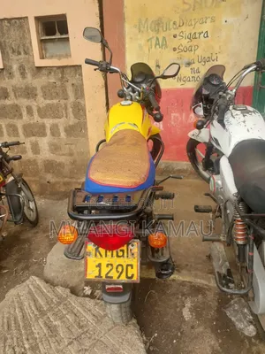 Bajaj Boxer 125 2025 Yellow