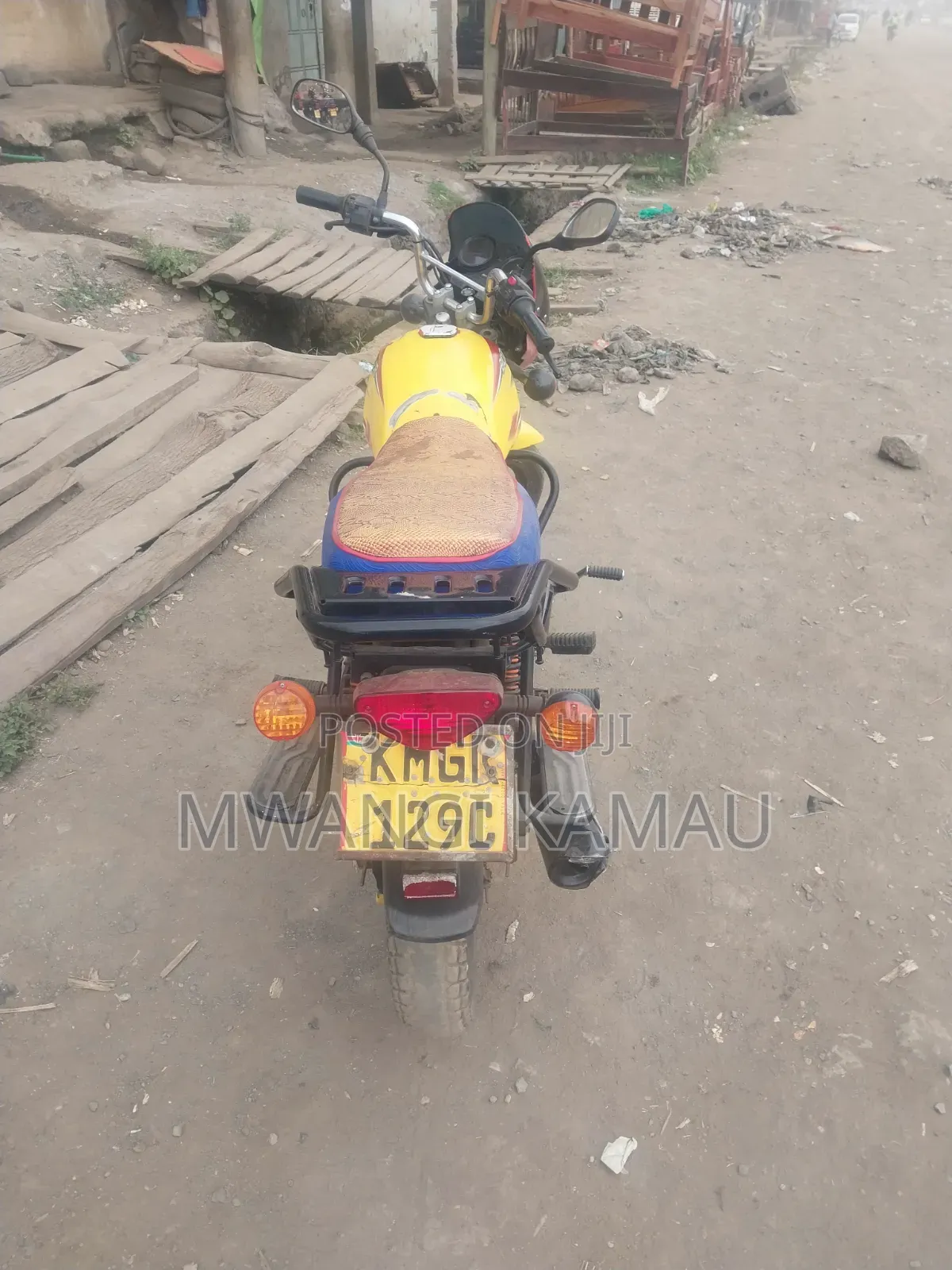 Bajaj Boxer 125 2025 Yellow