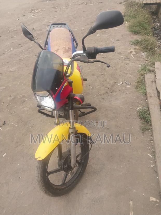 Bajaj Boxer 125 2025 Yellow - thumbnail 9