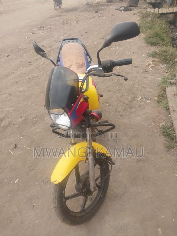 Bajaj Boxer 125 2025 Yellow - thumbnail 12