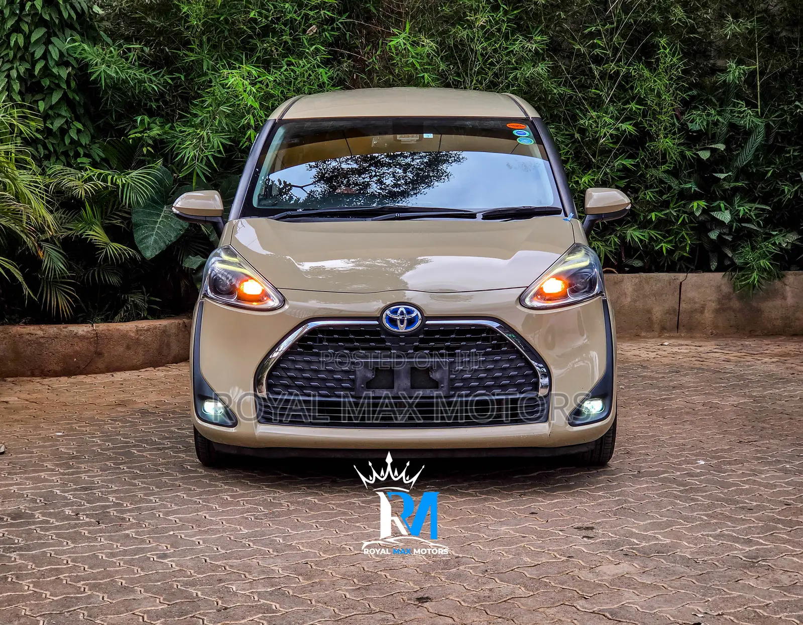 Toyota Sienta 2019 Beige