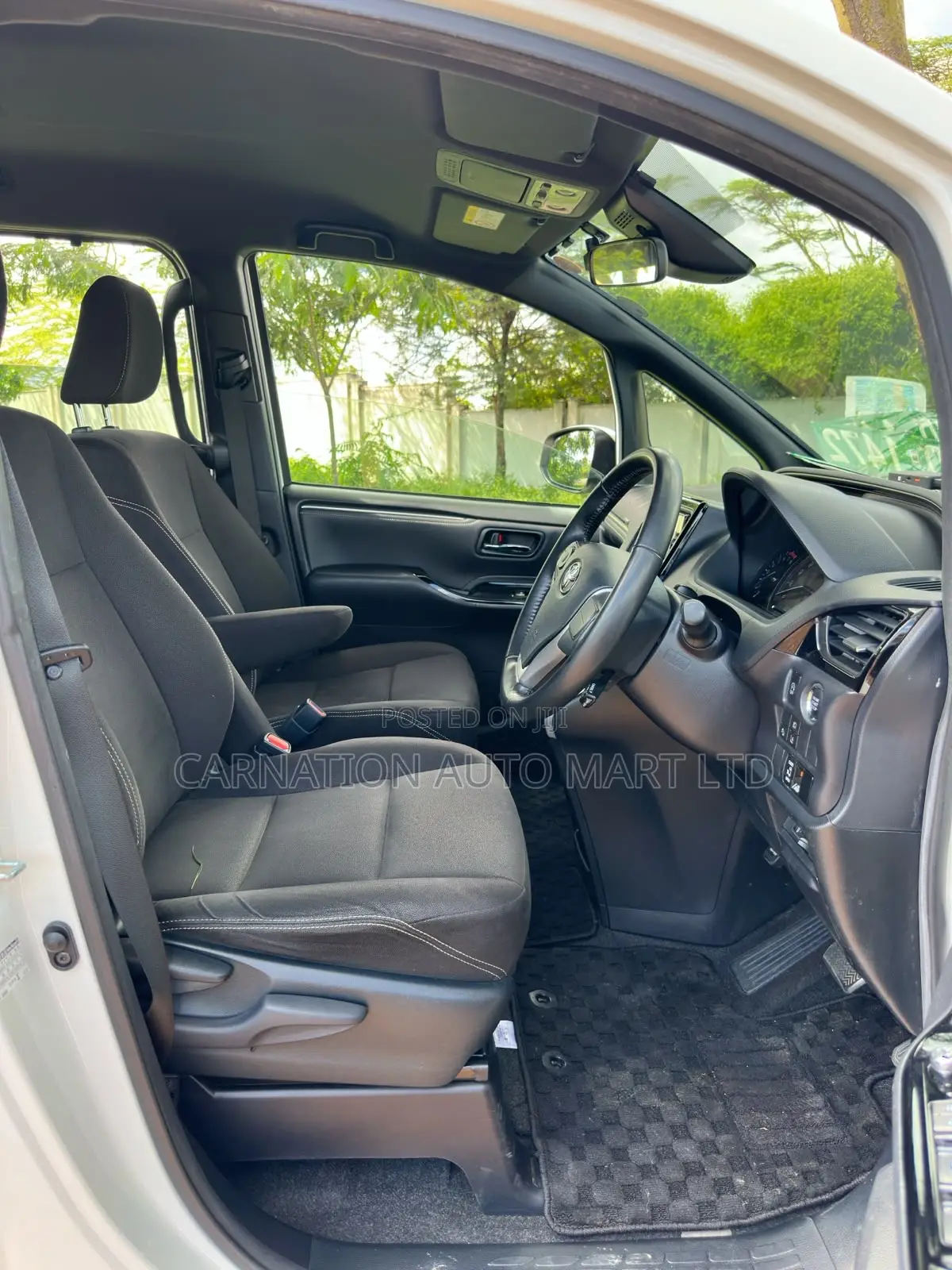 Toyota Esquire 2018 White