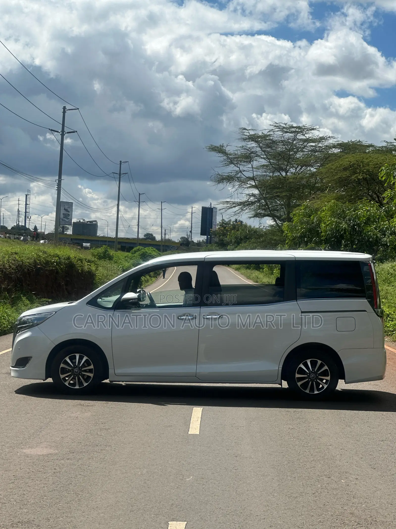 Toyota Esquire 2018 White