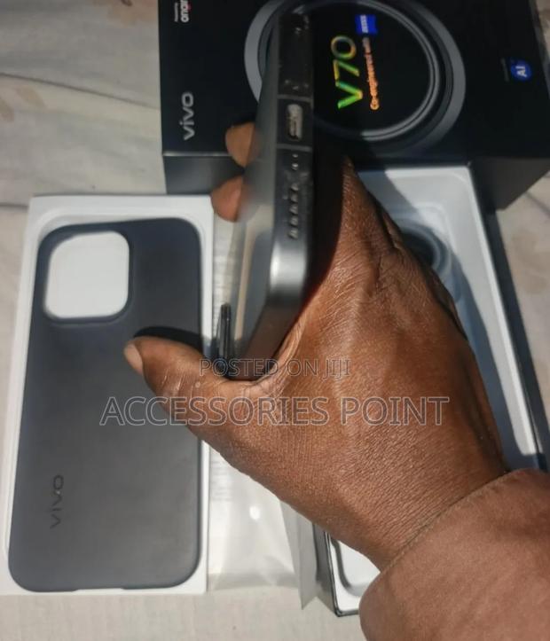 Vivo V70 512 GB Black - thumbnail 3