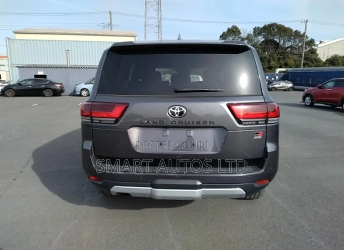 Toyota Land Cruiser LC300 2022 Gray
