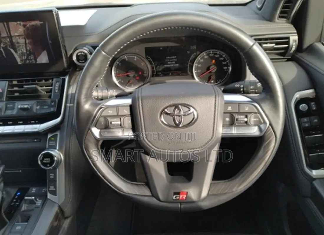 Toyota Land Cruiser LC300 2022 Gray