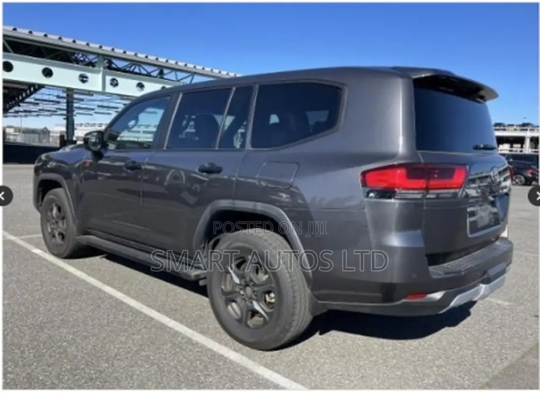 Toyota Land Cruiser LC300 2022 Gray