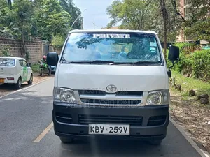 Toyota HiAce 2005 White