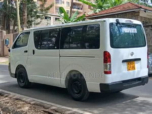 Toyota HiAce 2005 White