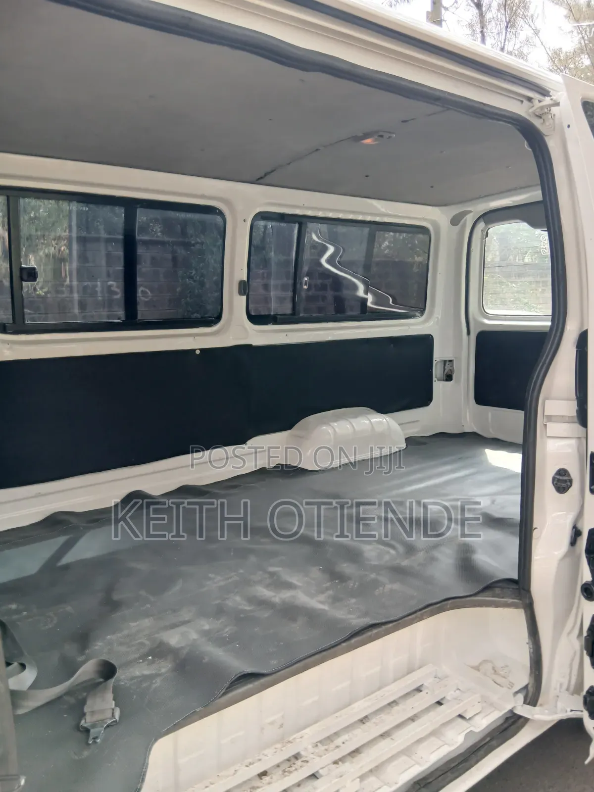 Toyota HiAce 2005 White