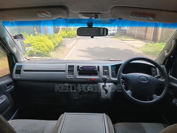 Toyota HiAce 2005 White - thumbnail 8