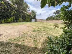 Large Eghth Acre Gated and Fenced Plot for Sale in Kerarapon Drive