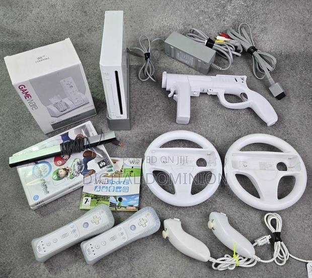 Nitendo Wii With Mario Kart, Wii Sports and Play!