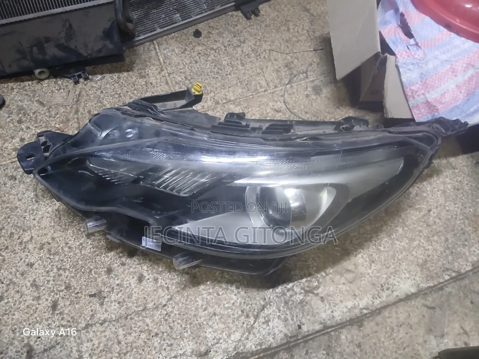 Peugeot 2008 Headlight