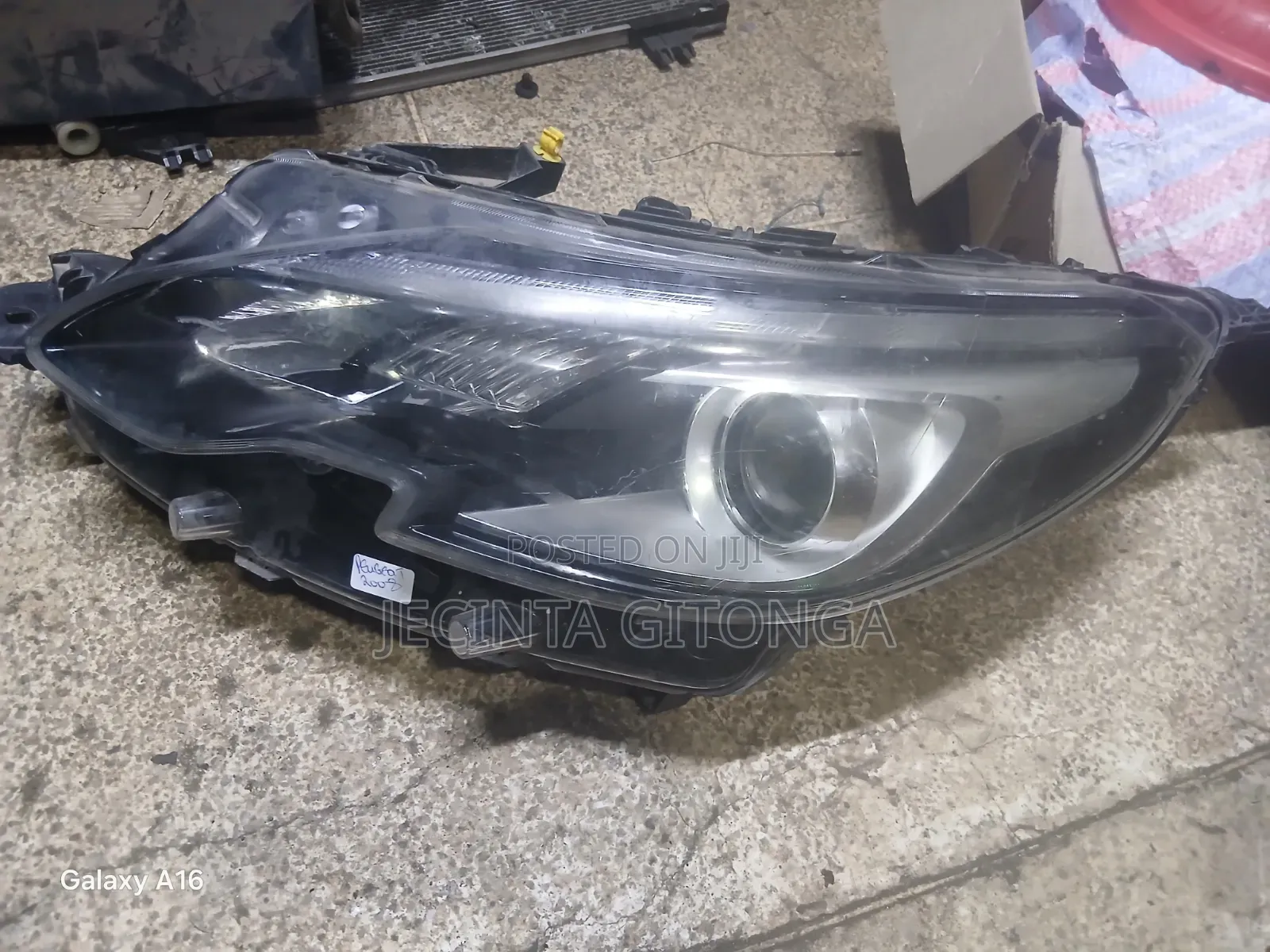 Peugeot 2008 Headlight