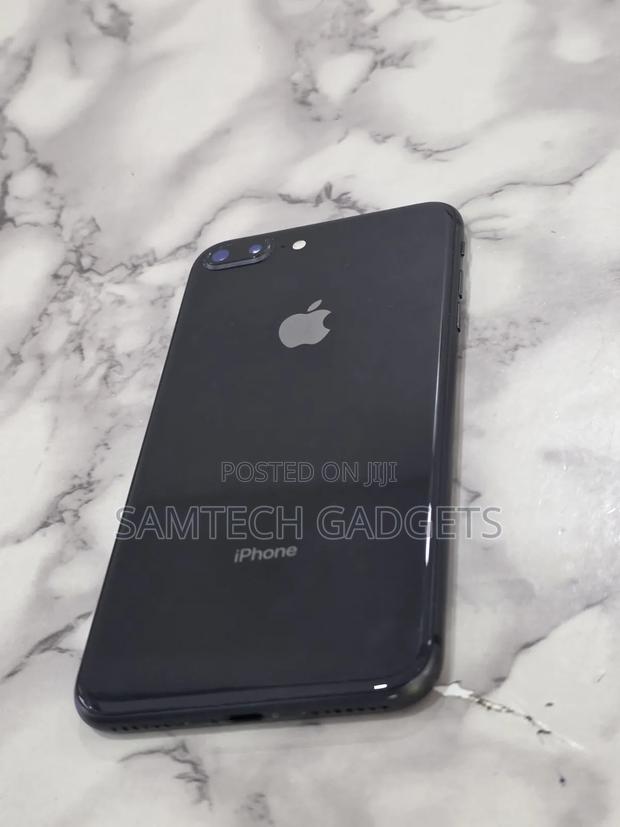 Apple iPhone 8 Plus 64 GB Black