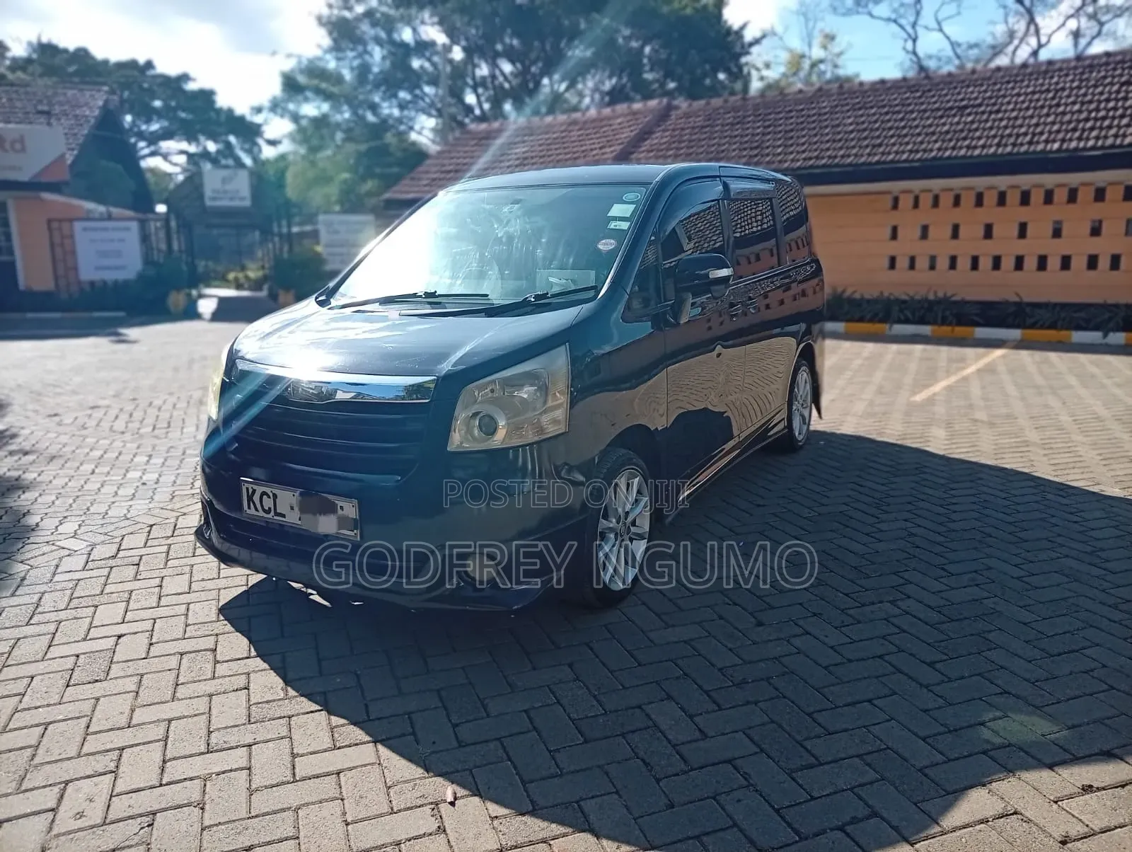 Toyota Noah 2010 Black
