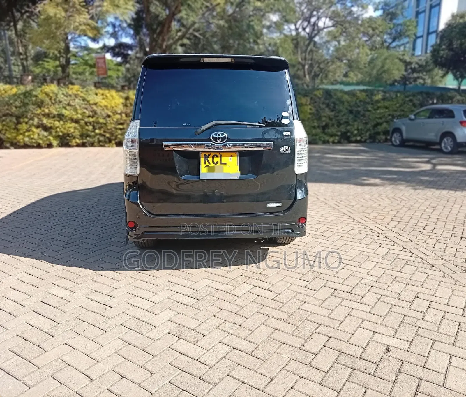 Toyota Noah 2010 Black