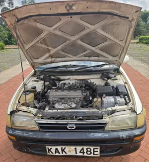 Toyota Corolla 2000 White