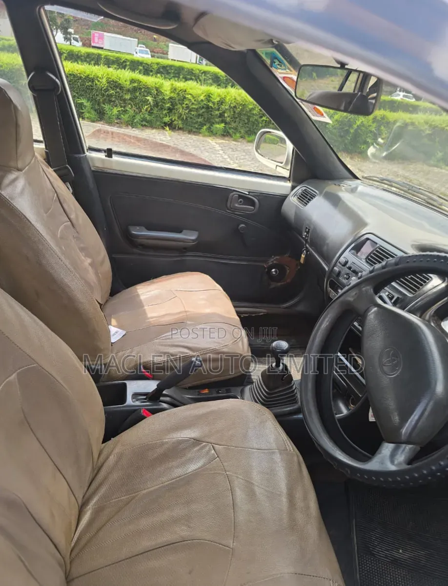 Toyota Corolla 2000 White