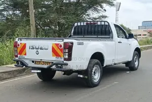 Isuzu D-MAX 2015 White