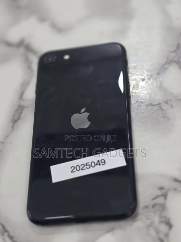 Apple iPhone SE (2020) 64 GB Black