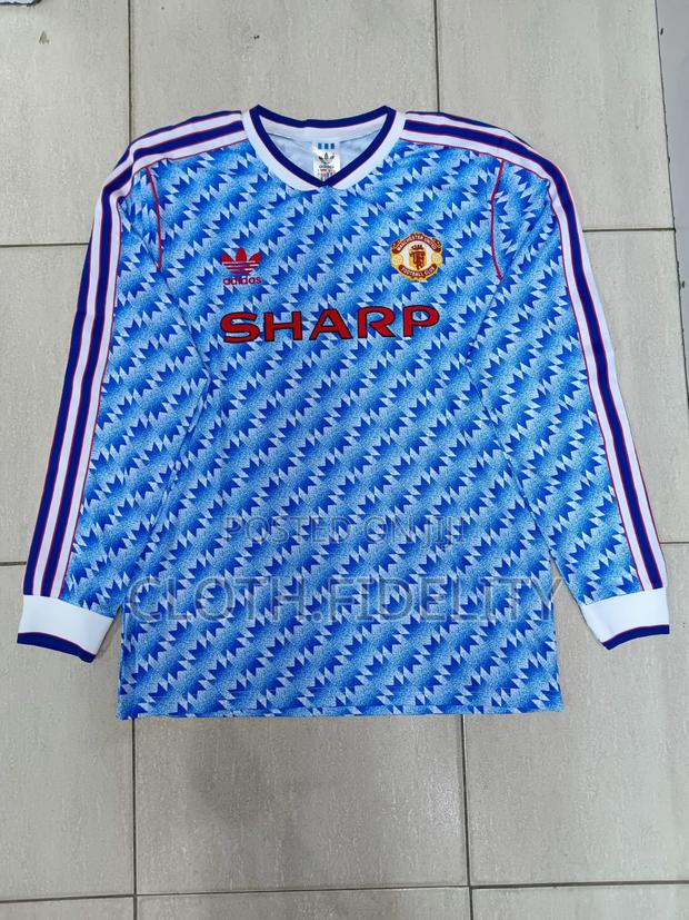 Manchester United Away 1990-1992 Longsleved Retro Jersey.