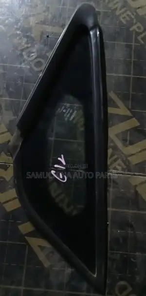 Quater Glass Nissan Note E12