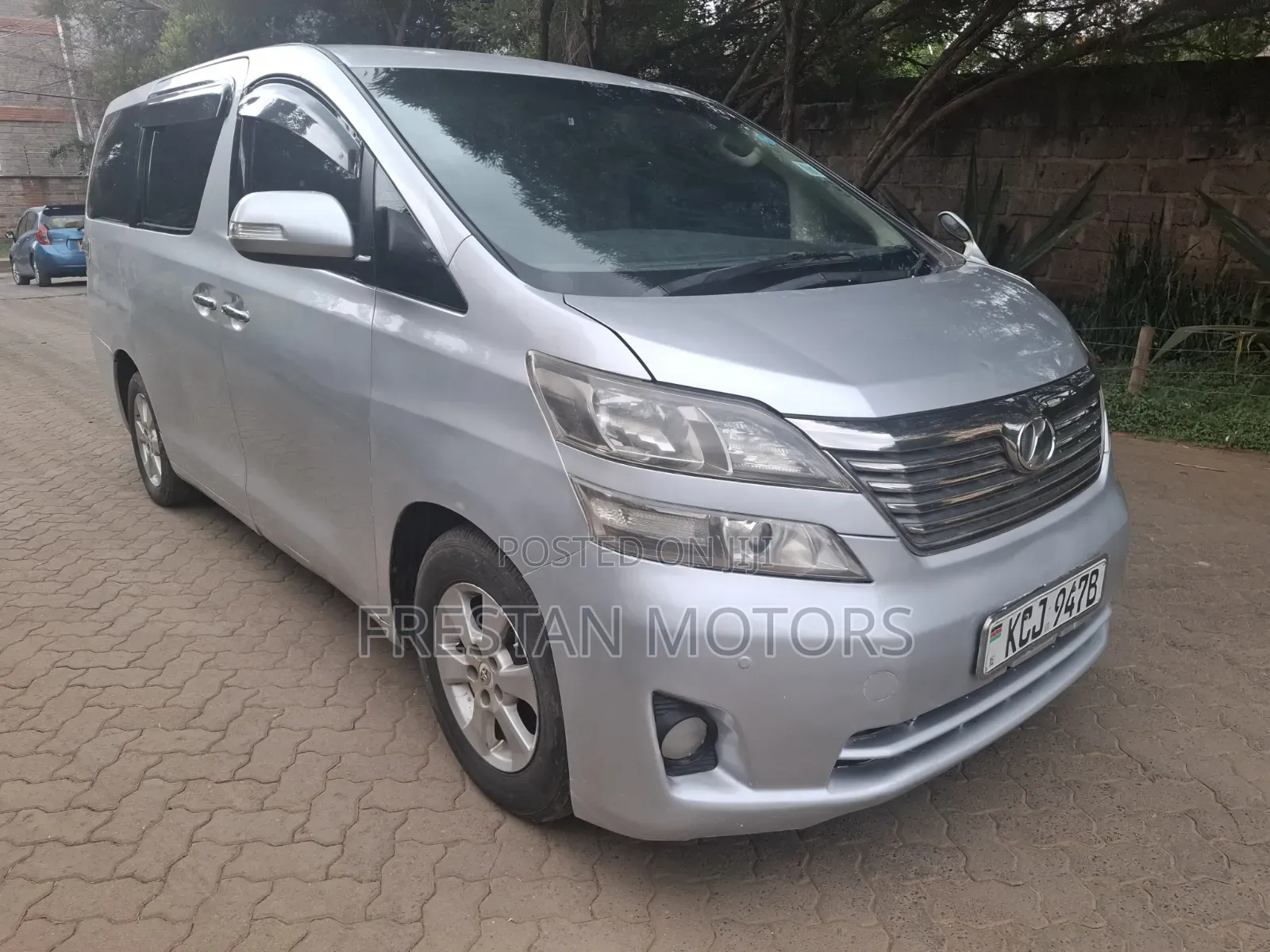 Toyota Alphard 2009 Silver