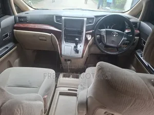 Toyota Alphard 2009 Silver