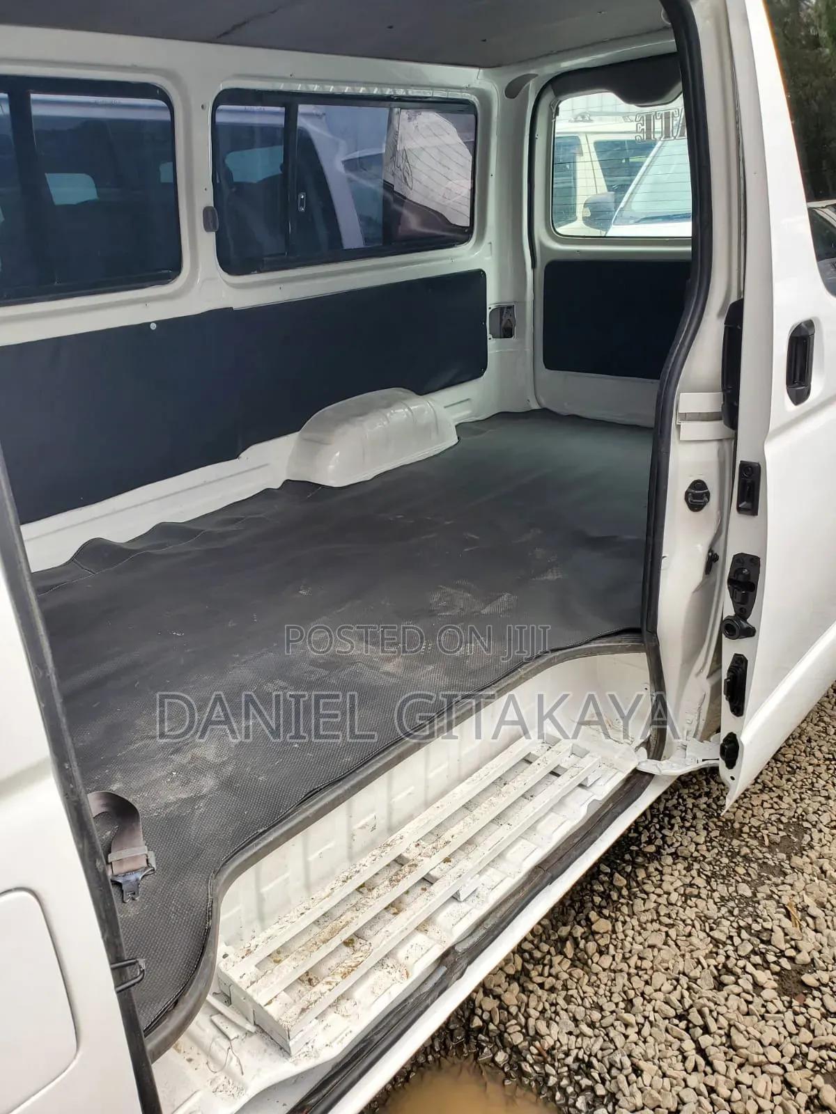 Toyota HiAce 2007 White
