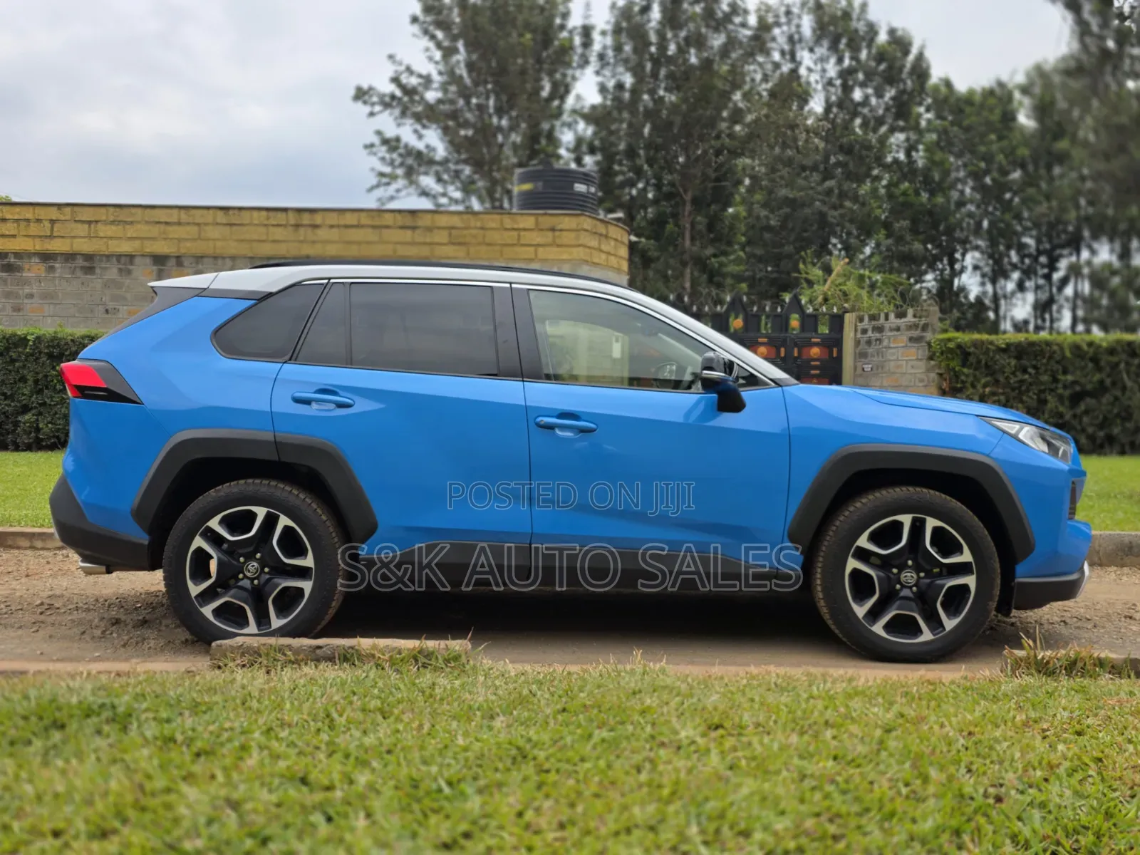 Toyota RAV4 2019 Blue