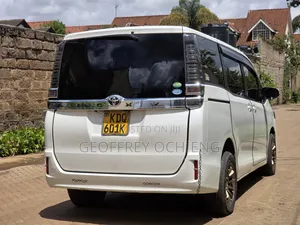 Toyota Voxy 2017 White
