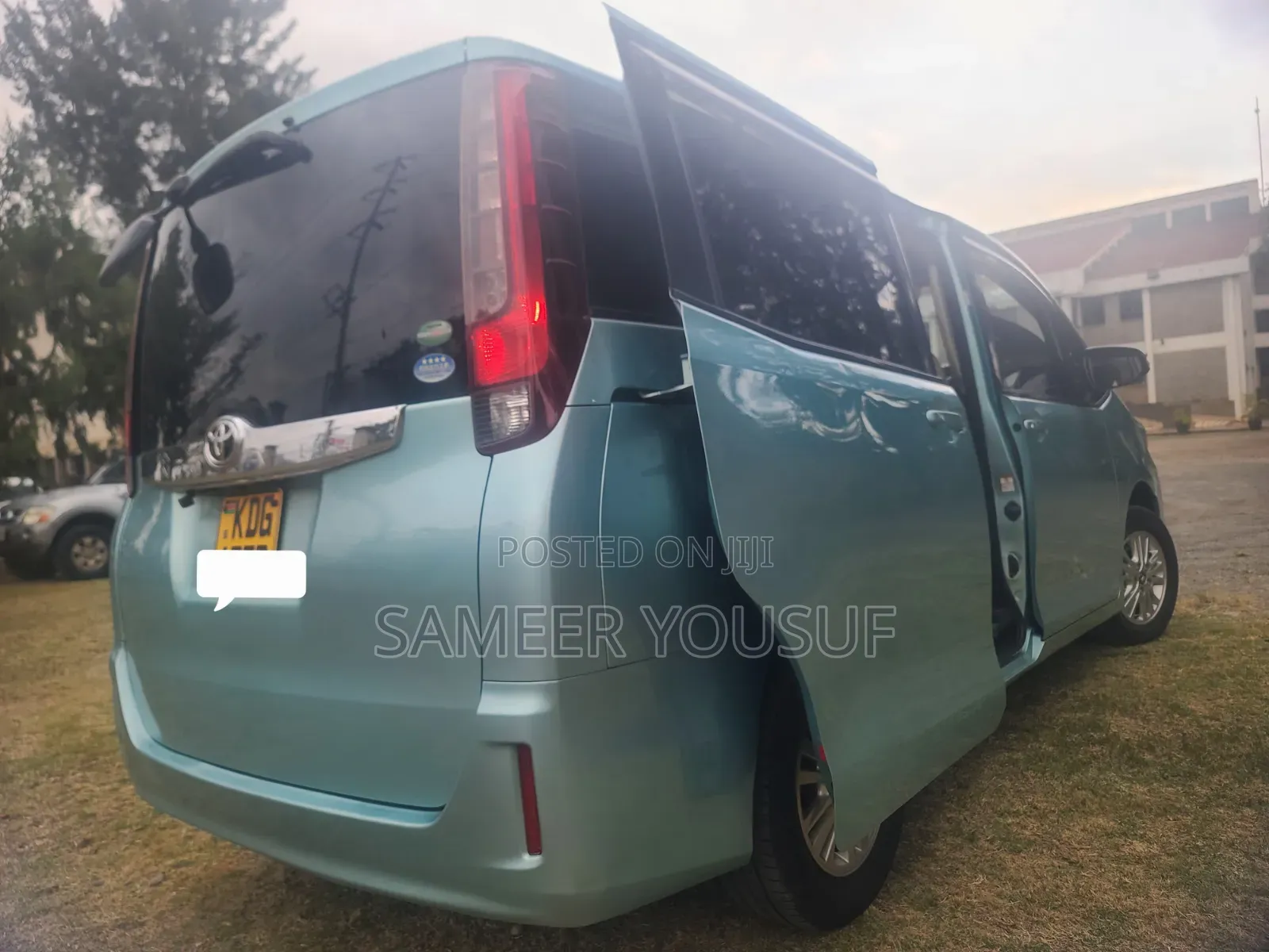Toyota Noah 2015 Blue