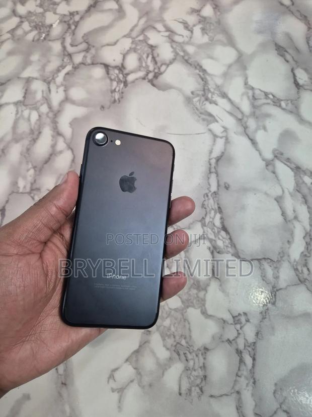 Apple iPhone 7 32 GB Black - thumbnail 3