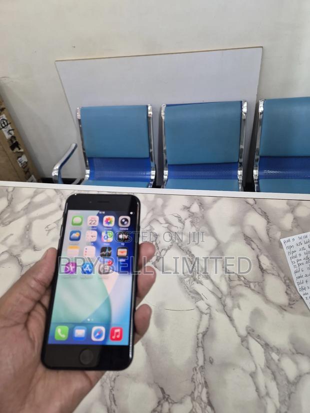Apple iPhone SE (2020) 64 GB Black - thumbnail 2