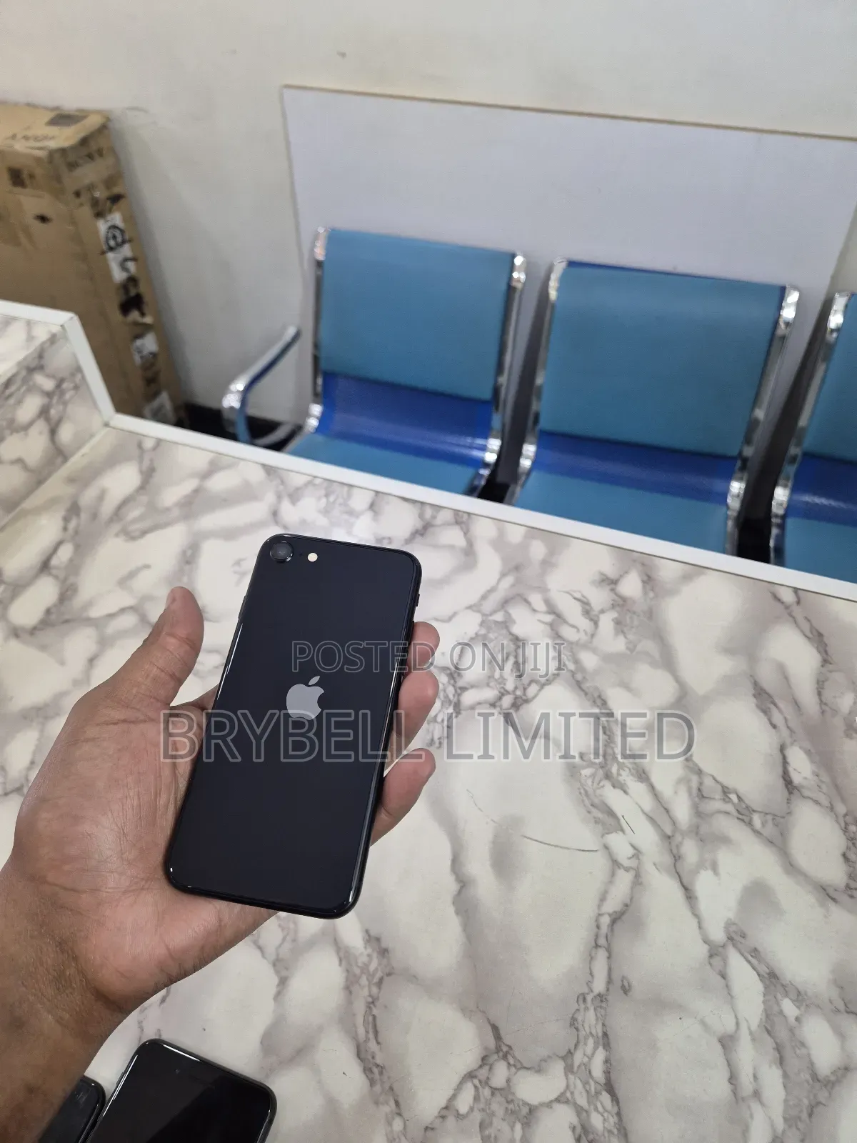 Apple iPhone SE (2020) 64 GB Black