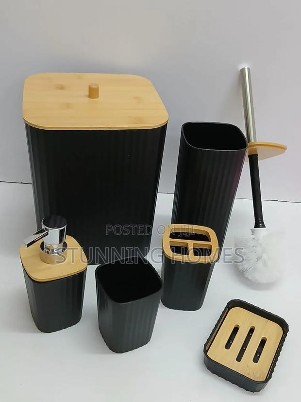 Bathroom /. Toilet Accessories Set Available - thumbnail 3