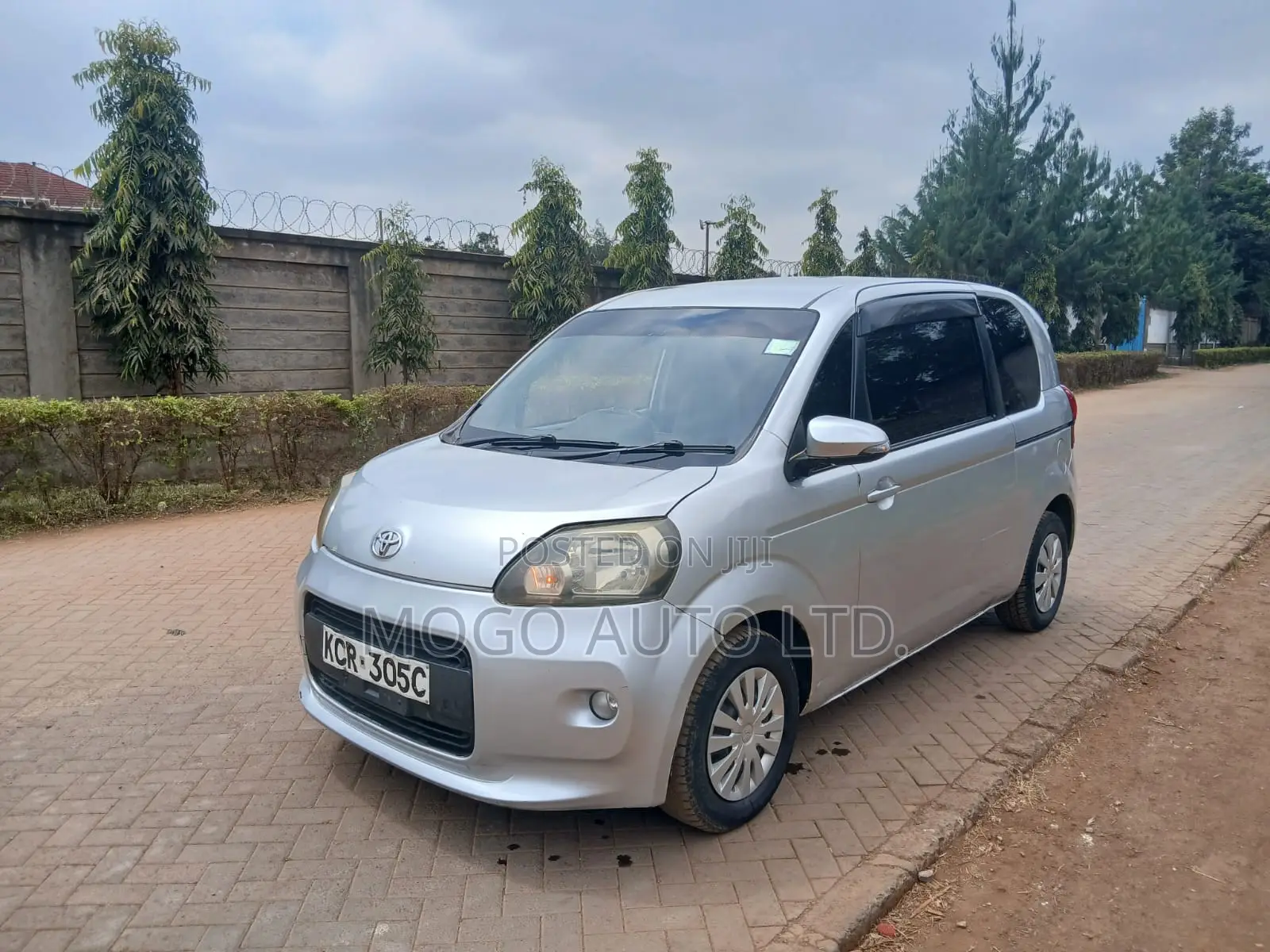 Toyota Porte 2013 Silver