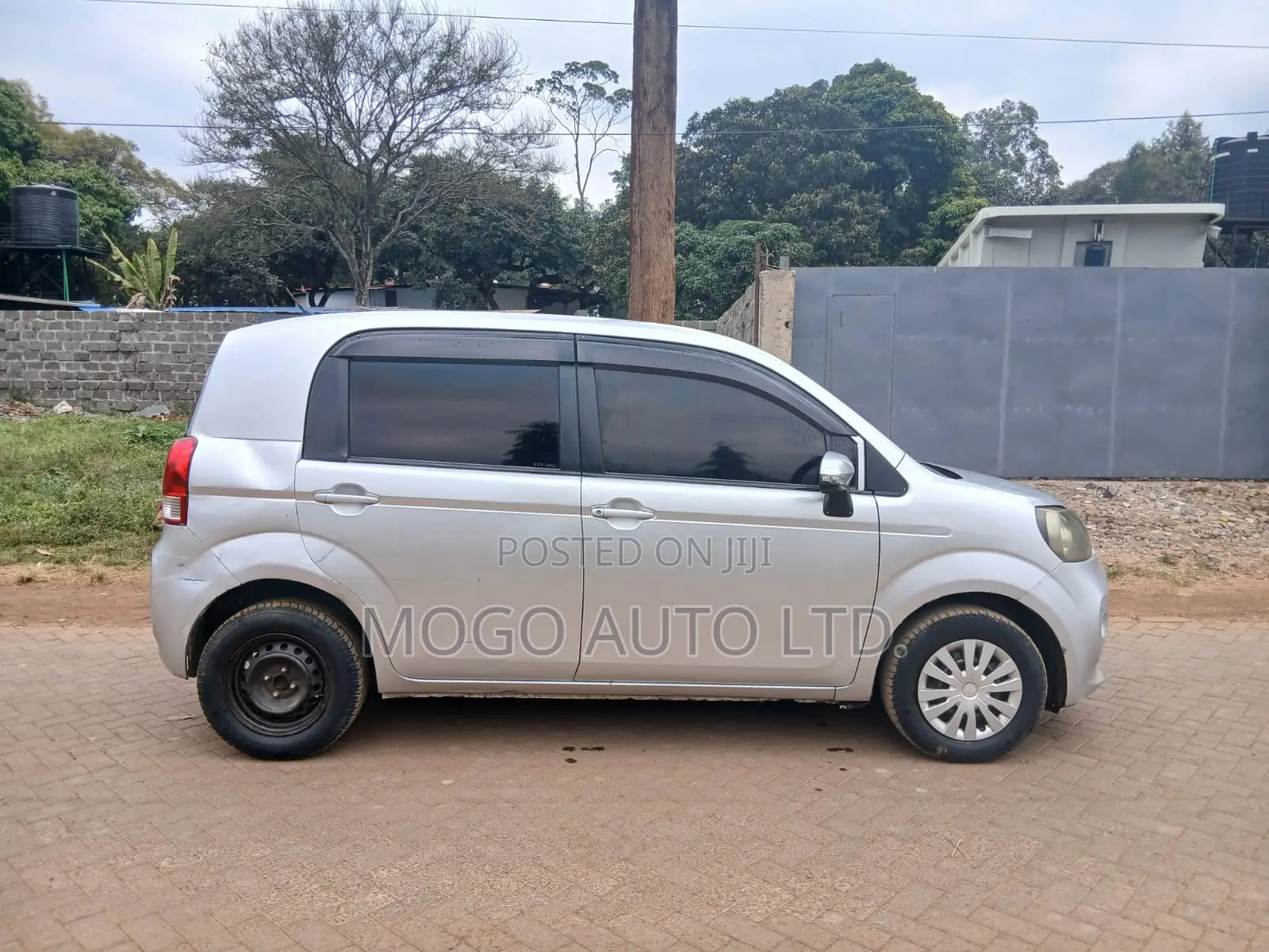 Toyota Porte 2013 Silver