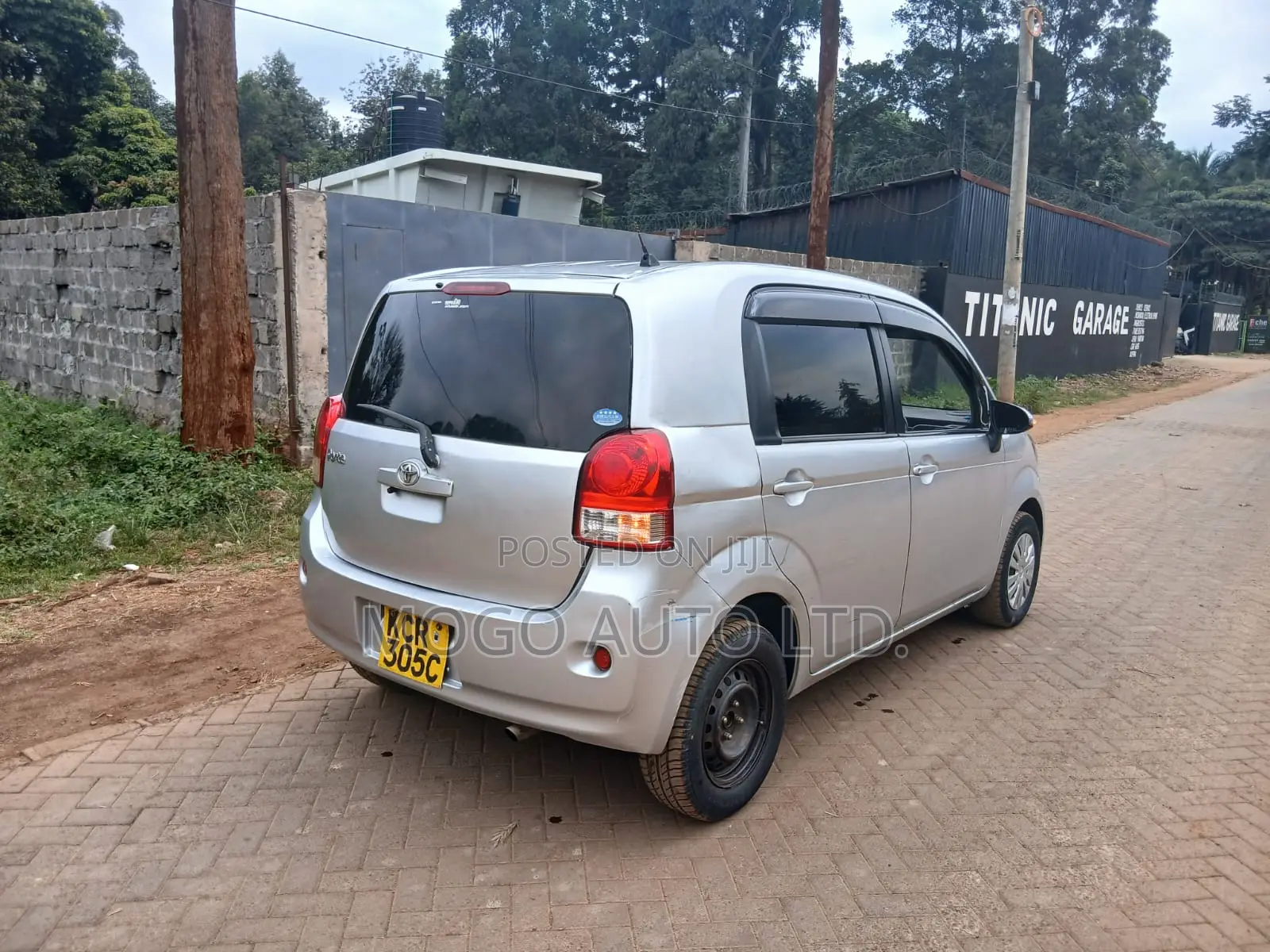 Toyota Porte 2013 Silver
