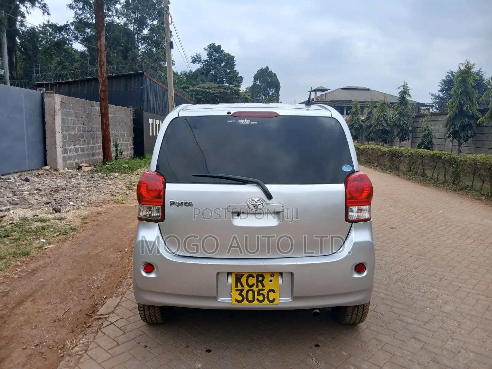 Toyota Porte 2013 Silver