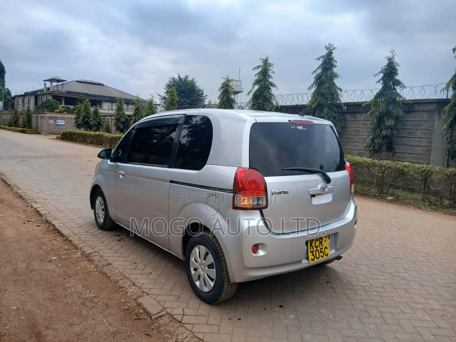 Toyota Porte 2013 Silver