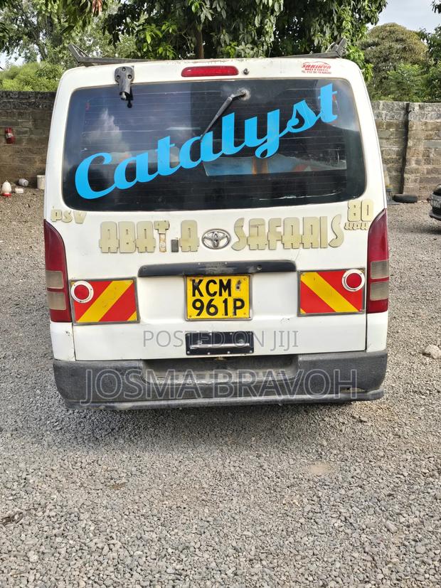 Toyota HiAce 2011 White
