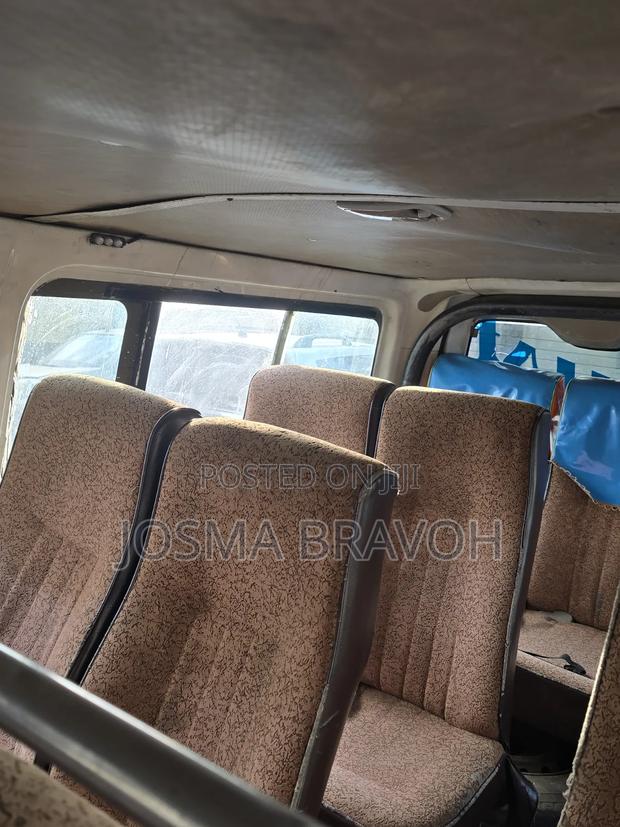 Toyota HiAce 2011 White - thumbnail 6