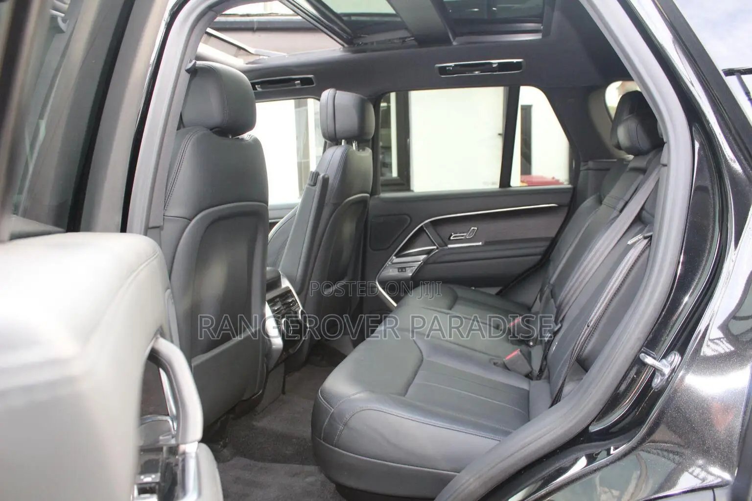 Land Rover Range Rover P400 SE SWB 2023 Black