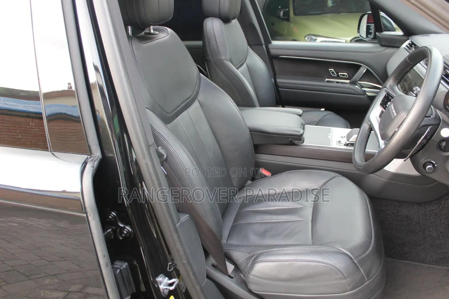 Land Rover Range Rover P400 SE SWB 2023 Black