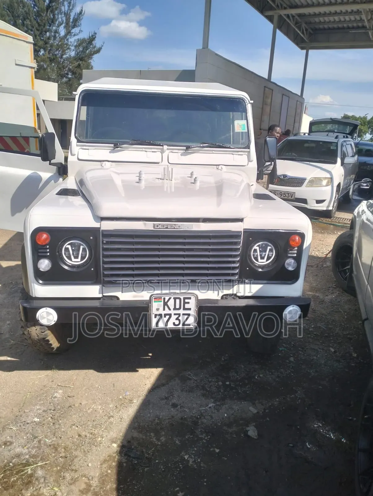 Land Rover Defender 2002 White